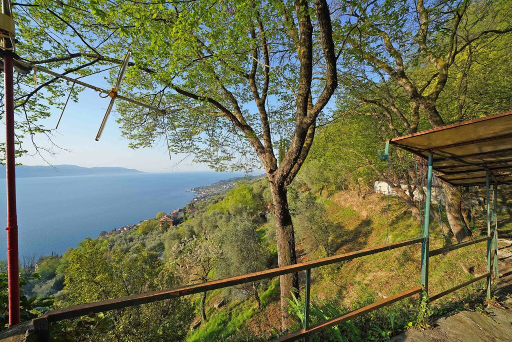 Terreno e vista lago