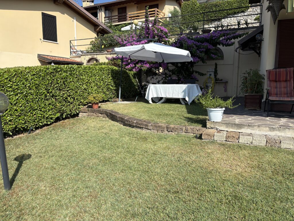 Giardino e ingresso
