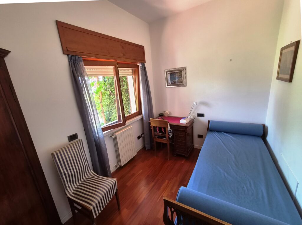 1105 camera singola 2
